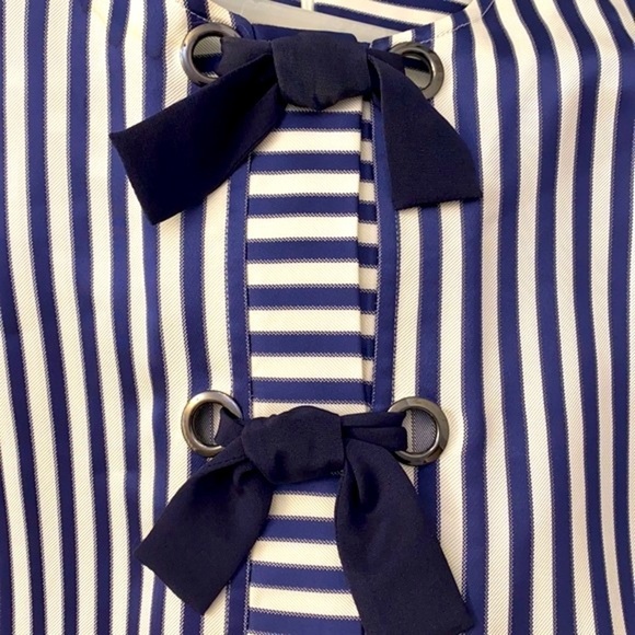 NWOT Women’s St. John’s Boutique Blue and White Striped Bow Blouse Size Small - Picture 6 of 8